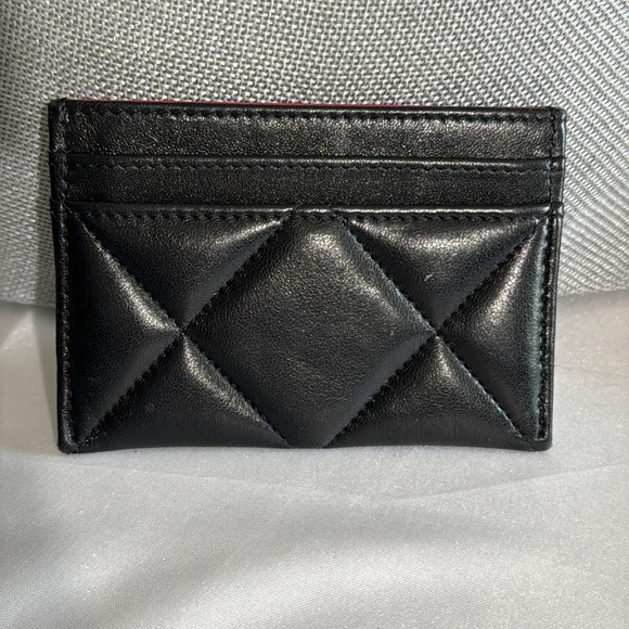 CHANEL Lambskin Quilted Chanel 19 Card Holder in Black - Picture 3 of 17